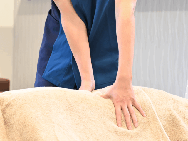 【腰が痛い】と感じた時、自分でできる痛みのレベルチェックと緊急度の見極め方